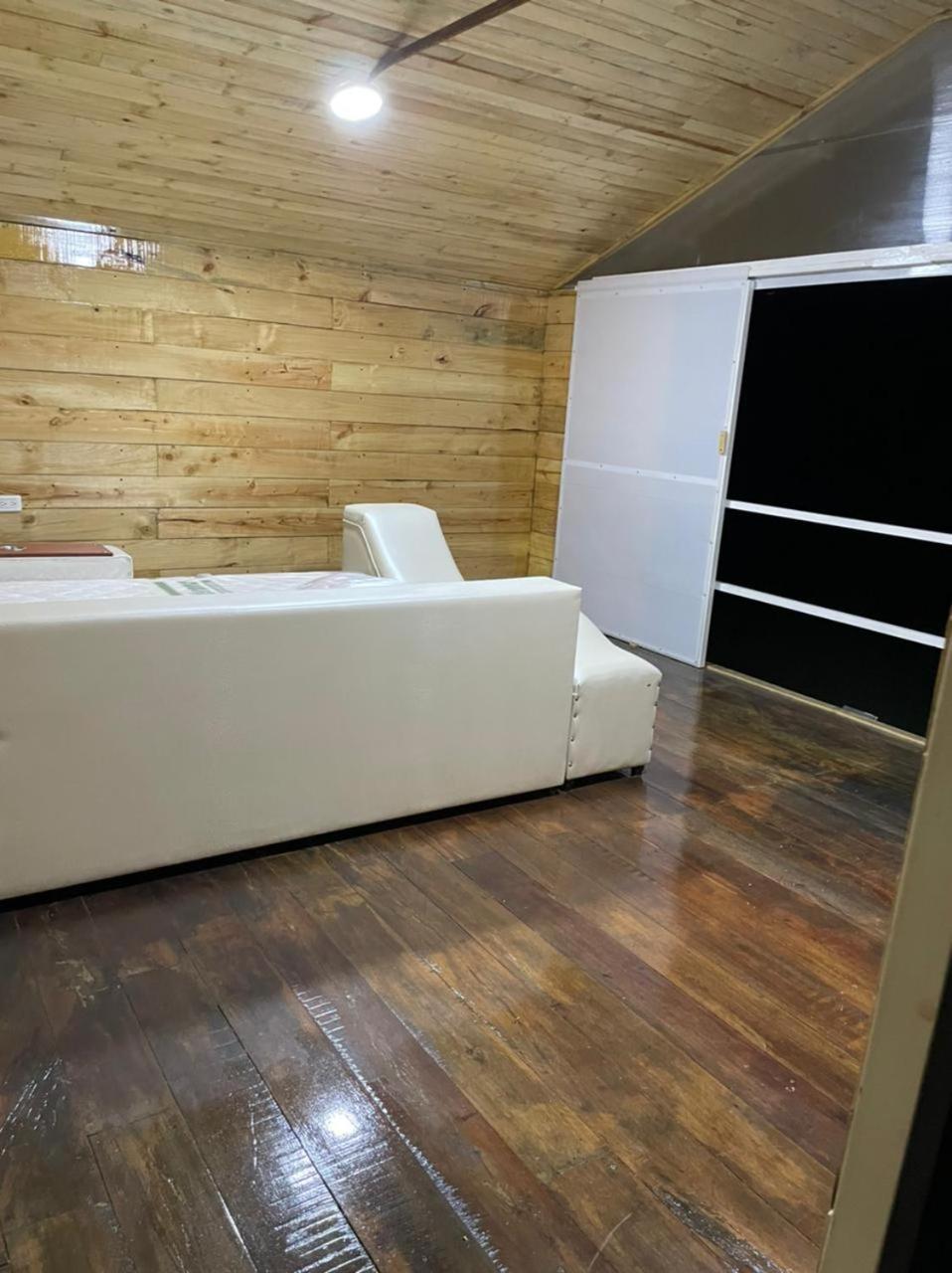 Capsule hotel Del Rio Glamping