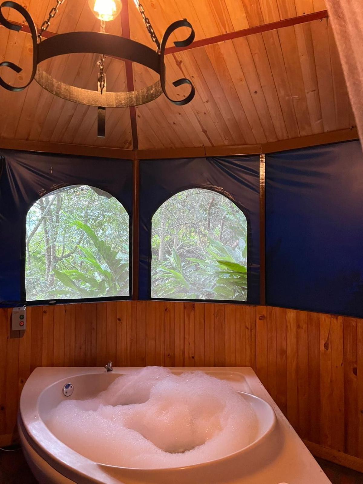 Capsule hotel Del Rio Glamping *